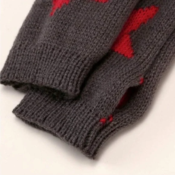 Gray Fingerless Mittens with Red Star Design - Picture 3 of 3